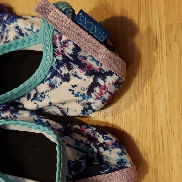 FitKicks Active Lifestyle Footwear Blue Cloud Burst Pattern Size Large - Picture 2 of 4